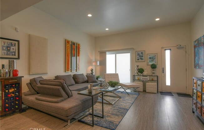 3 beds, 2.5 baths, 1,620 sqft, $4,599, Unit 104