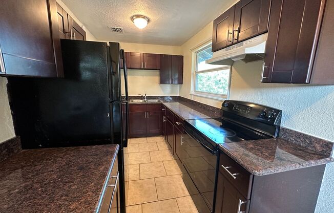 3/1 2nd Story Duplex - Newly Updated!