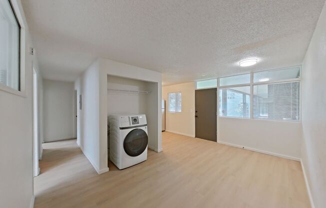 3 beds, 1 bath, 755 sqft, $2,347, Unit 30A