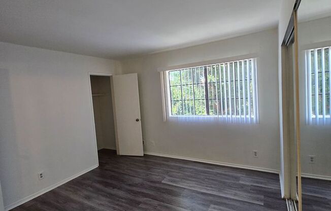 2 beds, 2 baths, $2,800, Unit B