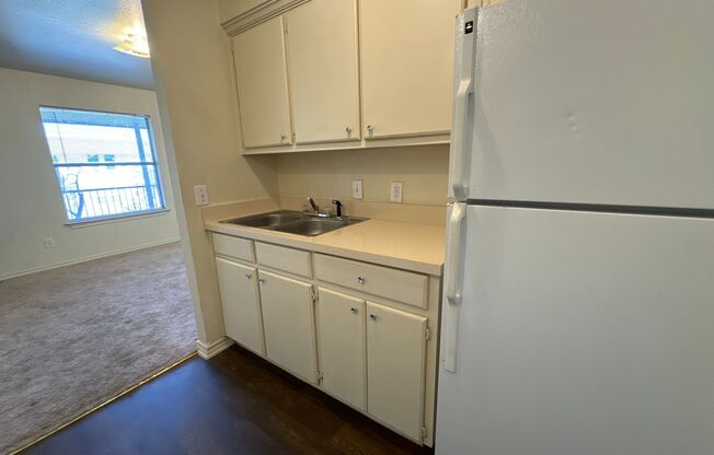 1 bed, 1 bath, 357 sqft, $975, Unit Unit 5