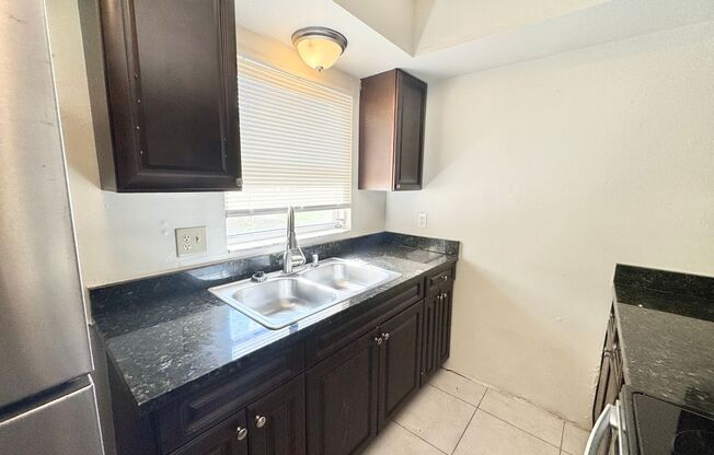 ** BONITA SPRINGS ** 2 BED / 1 BATH - WEST OF 41 - PET OK - ANNUAL RENTAL