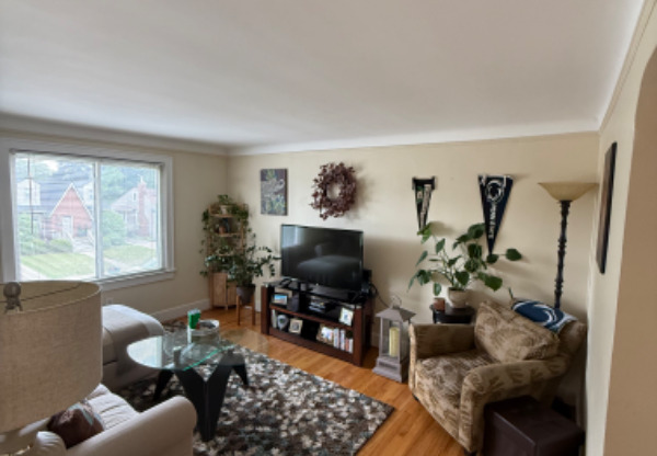 122 W HOUSTONIA AVE