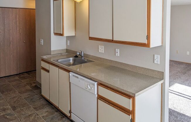 2 beds, 2 baths, 950 sqft, $1,295, Unit 31