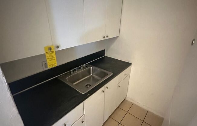 1 bed, 1 bath, 650 sqft, $1,650, Unit 1600-305