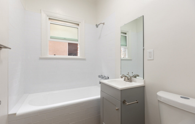 Studio, 1 bath, 450 sqft, $1,395, Unit 207