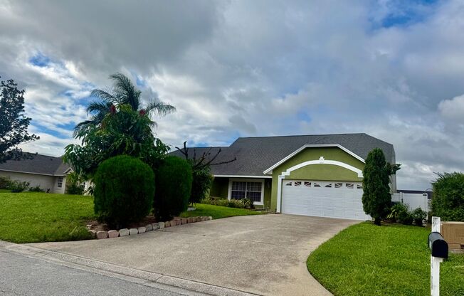 Beautiful Pool Home in Loma Vista, Davenport