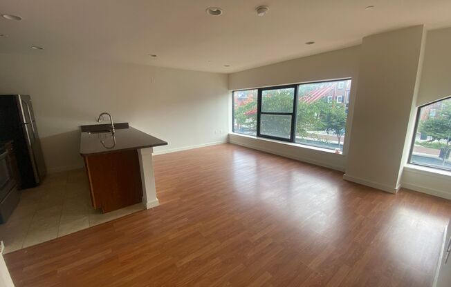 1 bed, 1 bath, 700 sqft, $1,600