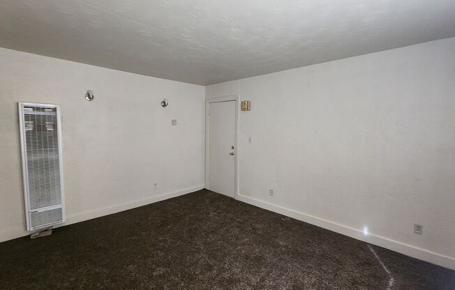 1 bed, 1 bath, $795, Unit # #D