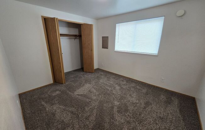 2 beds, 1 bath, 875 sqft, $1,325, Unit 127-33