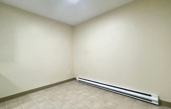 2 beds, 1 bath, $1,399, Unit 4