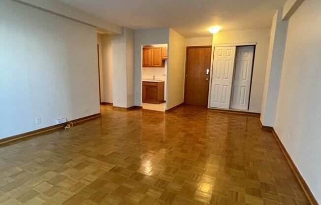 1 bed, 1 bath, 750 sqft, $1,725, Unit 418-1003