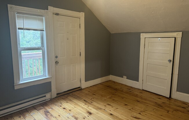 27 DENMARK ST