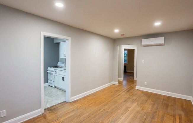 6121 CHINQUAPIN PKWY