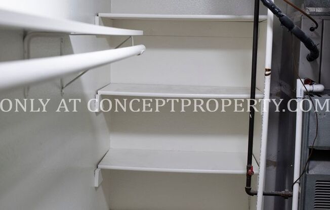 2 beds, 1 bath, 810 sqft, $1,299, Unit 30