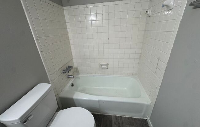 2 beds, 1 bath, 800 sqft, $745, Unit E04