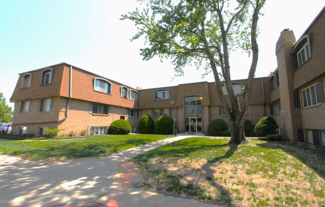 1 bed, 1 bath, 750 sqft, $985, Unit 10715-4