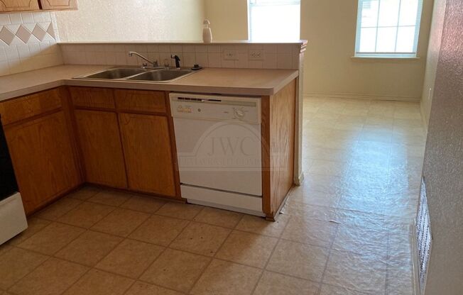 3 beds, 2 baths, $875, Unit 3307 Toledo Unit D