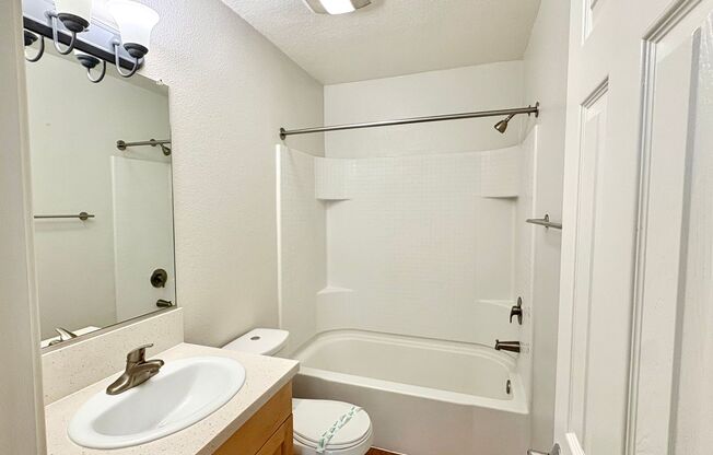 1 bed, 1 bath, 736 sqft, $2,195, Unit A044