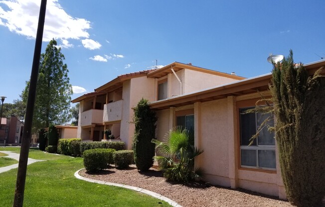 *HCVP considered*DOWNSTAIRS 1BD 1BA CONDO!