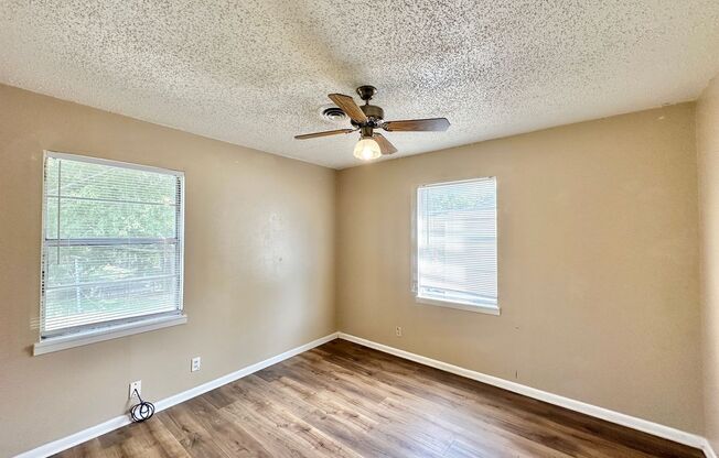 3 beds, 1 bath, $995