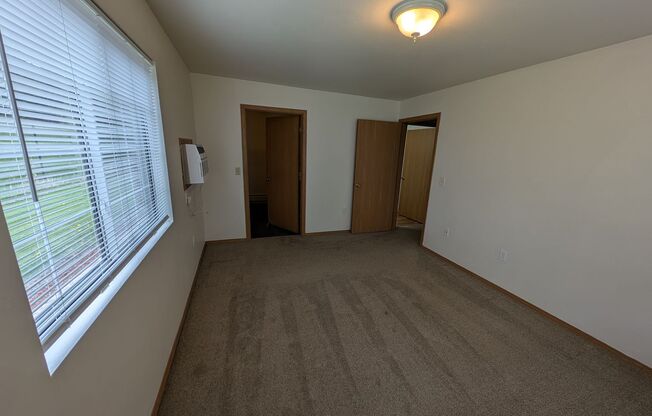 2 beds, 1 bath, 1,100 sqft, $1,359, Unit 1053 5301