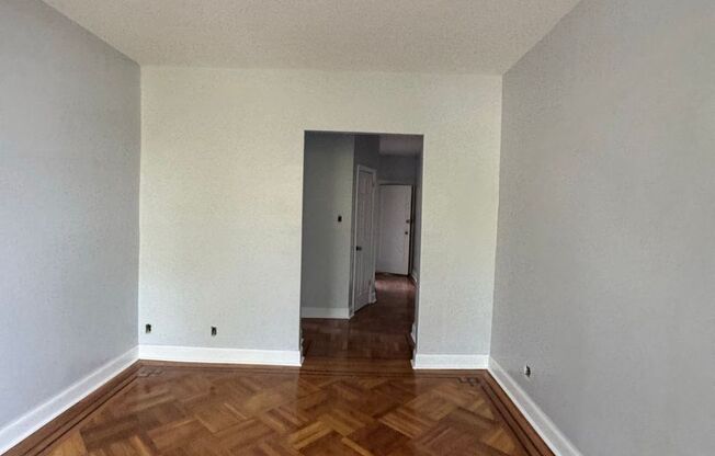 2 beds, 1 bath, $2,000