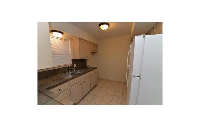 3 beds, 1.5 baths, $1,575