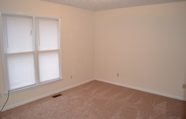 2 Bedroom Townhome available 6/1/2025 - near hospital and shopping mall