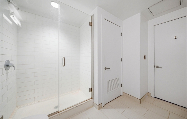 1 bed, 1 bath, 814 sqft, $3,400, Unit 410