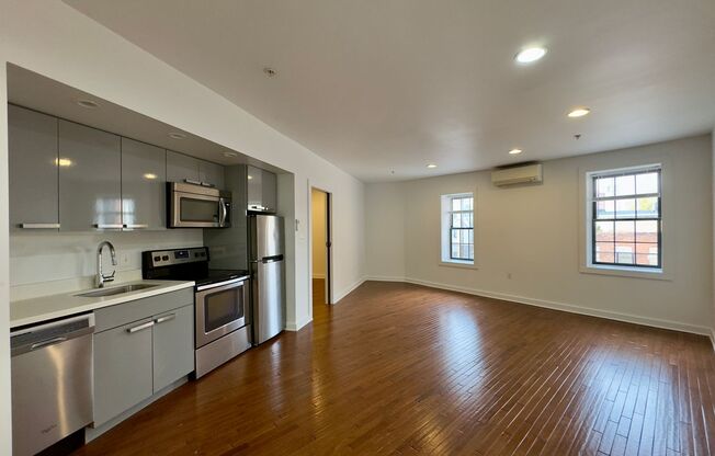 2 beds, 2 baths, 930 sqft, $1,730, Unit 17