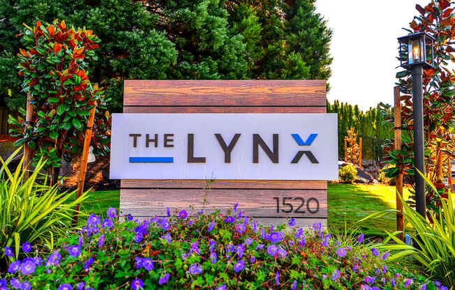 Everett Apartments-  The Lynx Front Entrance Sign