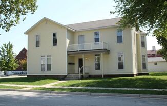 Downtown Studio-Available Now - Enjoy a studio located quietly between market square & downtown Lafayette. On bus route!