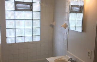 Studio, 1 bath, $875, Unit 37