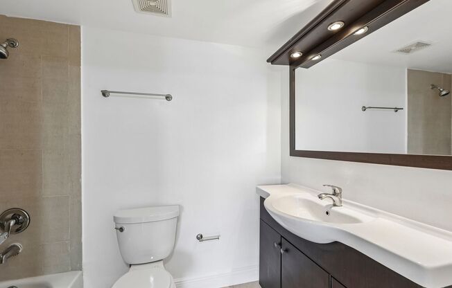 2 beds, 2 baths, $2,200, Unit R- 207