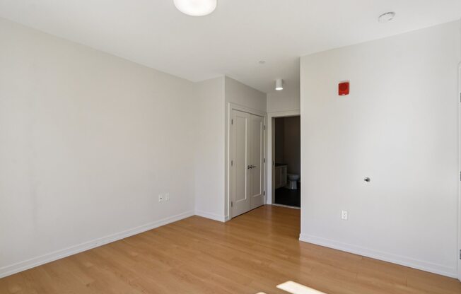 Spacious bedroom at Park77 Apartments, Cambridge, Massachusetts