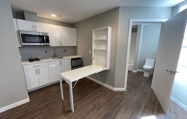 Studio, 1 bath, 188 sqft, $1,900, Unit 434-402