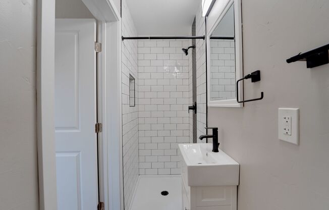 3 beds, 3 baths, 1,070 sqft, $4,095, Unit 101