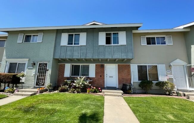 Rent Special - 2 weeks free rent!!! remodeled 4 bedroom, 2 story townhome in the heart of Huntington Beach.