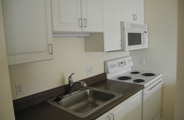 1 bed, 1 bath, 630 sqft, $1,795, Unit R-307