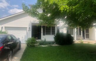 Gorgeous 2 BR Townhouse in Normal