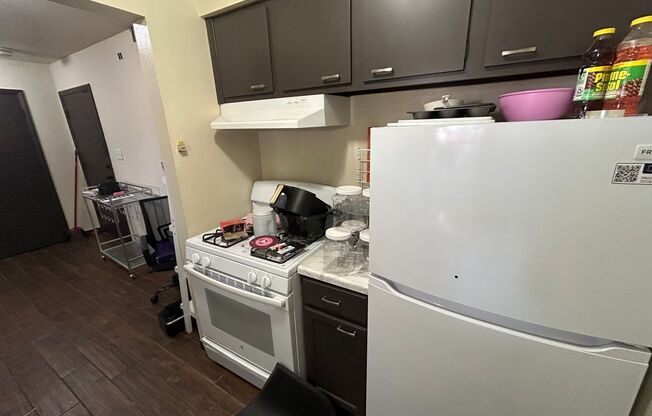 2 beds, 1 bath, $1,295, Unit 103
