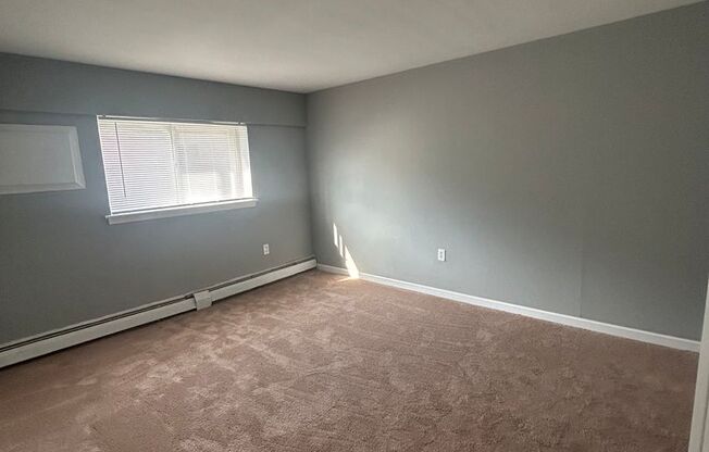 1 bed, 1 bath, 625 sqft, $1,275, Unit F03