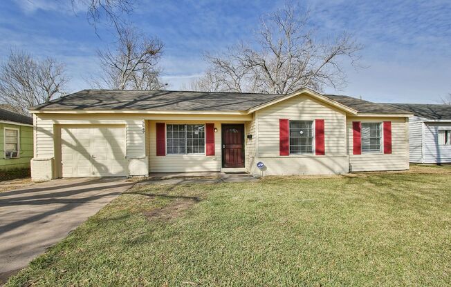 3 bed, 1.5 bath in great location - Upcoming in 77703