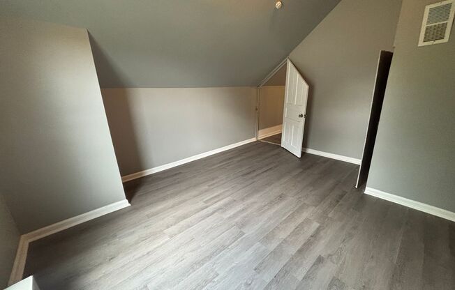 3 beds, 1 bath, $1,800, Unit UNIT 2