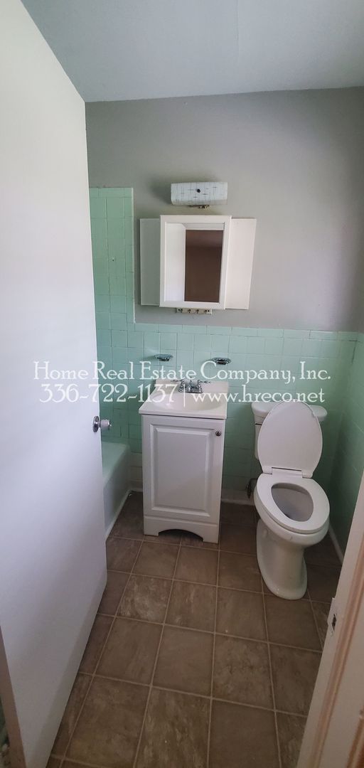 Hadley Apartments | 4170 James Street Apt #8