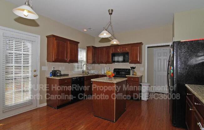 3904 LUTHERS ROCK CT