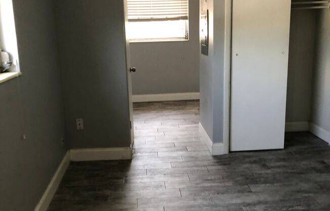 Studio, 1 bath, 525 sqft, $1,095, Unit Unit 06