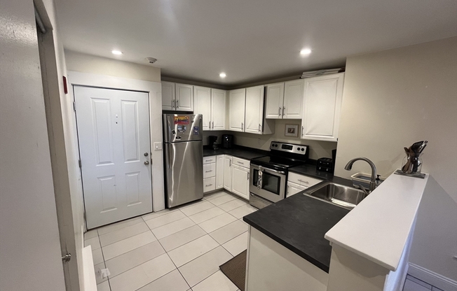 1 bed, 1 bath, 600 sqft, $2,225, Unit 3R