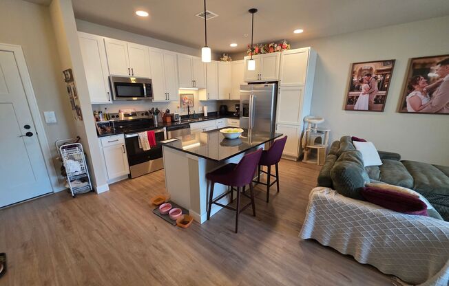 1 bed, 1 bath, 783 sqft, $1,495, Unit 880-212